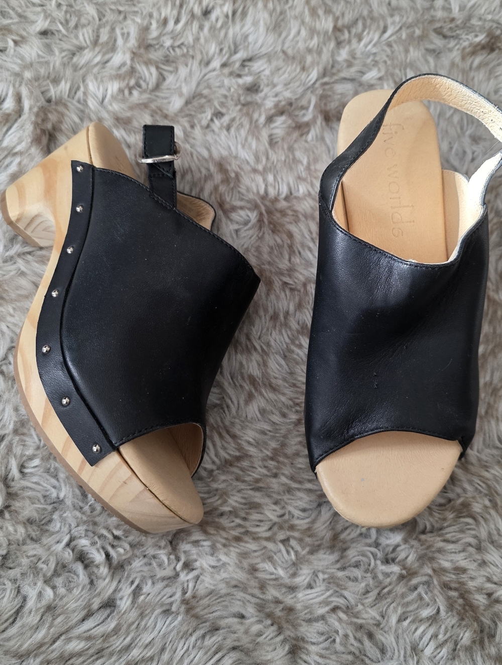 Five Worlds By Cordani Studded Leather Sandals Black Wood Bottom Women's Size 7
